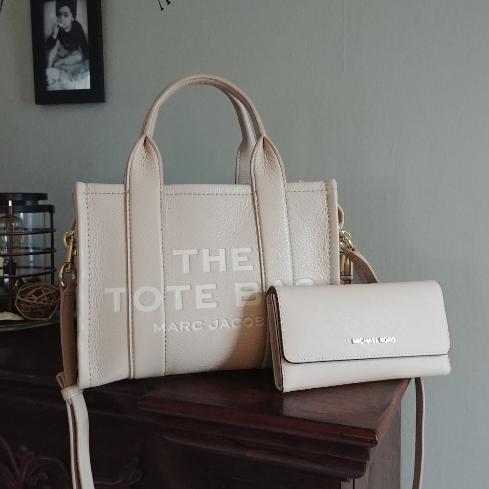🌟FREE SHIPPING🌟Marc Jacobs The Tote Bag W/ M Kors Wallet Bundle